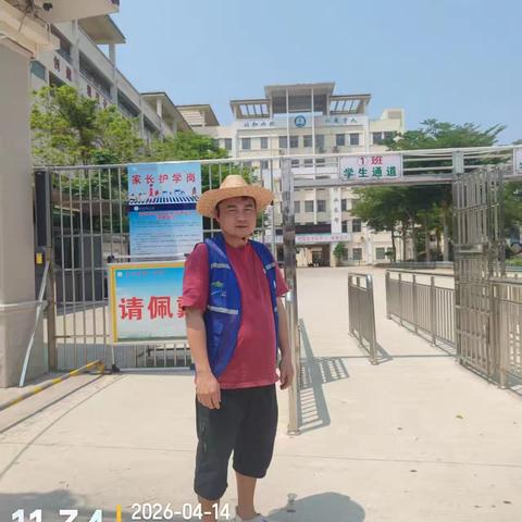 万宁市第三小学406班“小手拉大手”护学活动纪实