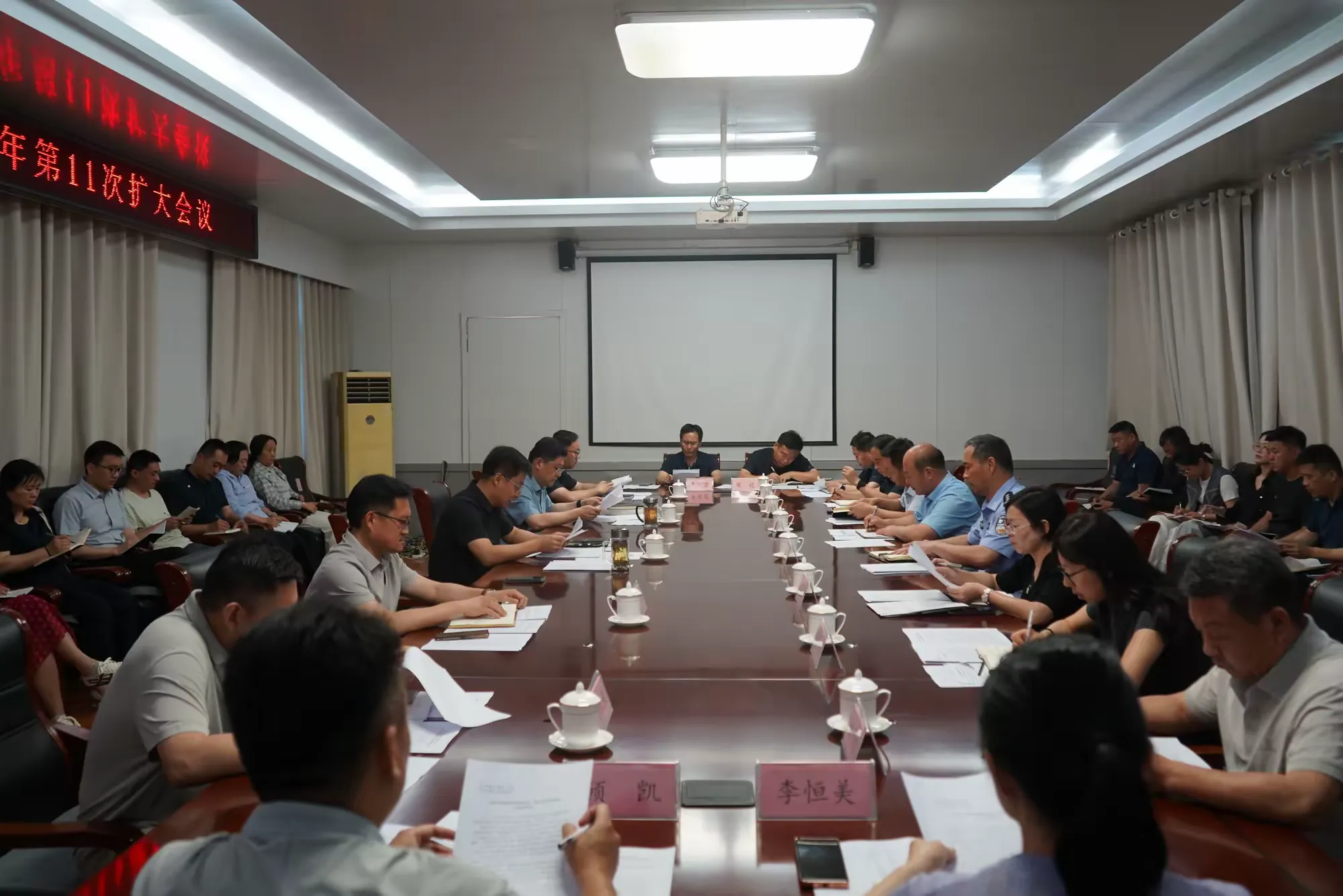 简篇-高官寨街道党工委召开2026年第11次扩大会议