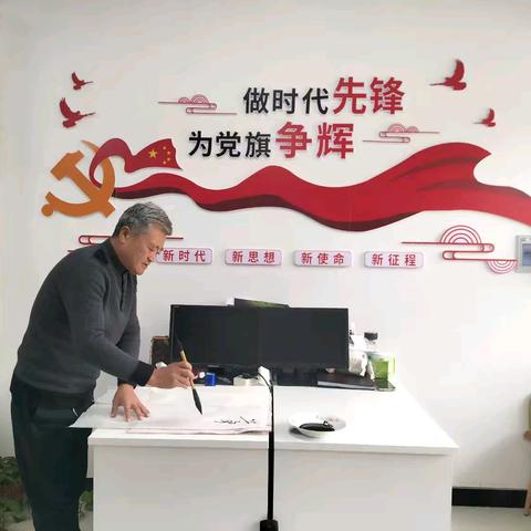 礼县城关镇和平社区开展“银龄绘梦，墨彩传情”活动