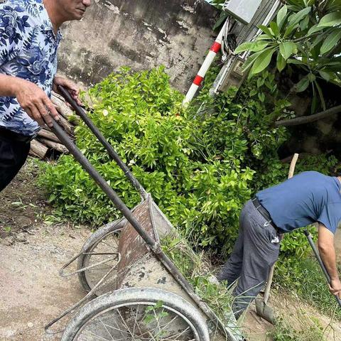 黄塘社区开展各巷道环境卫生大扫除活动