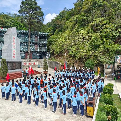 金厂民族小学“十·一三建队日”活动