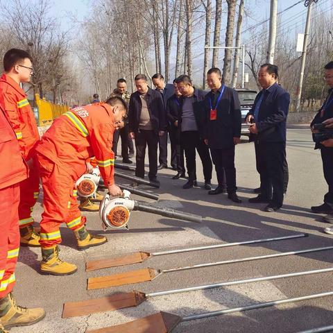 县人大常委会党组书记、主任付学亮带队视察全县护林防火工作