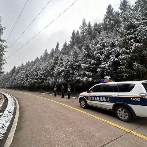 大田县交通运输局多措并举积极应对低温雨雪冰冻天气，保障群众安全温暖出行。