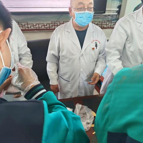 传承中医药（蒙医药）文化进校园浓情香囊送健康