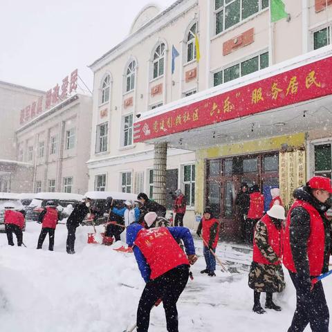 初冬暴雪中的一道靓丽风景