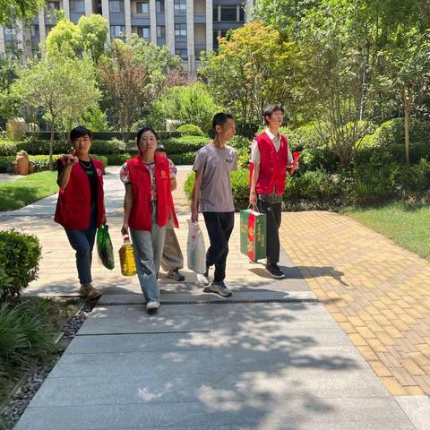 “心系老党员，慰问暖人心”——晋河社区党委开展七一慰问老党员活动