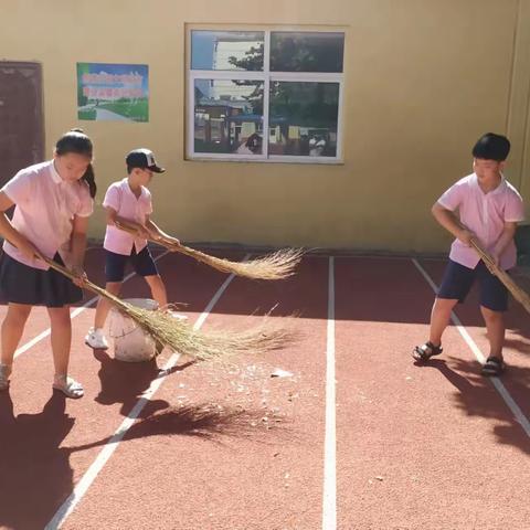 小手拉小手 清洁卫生齐动手