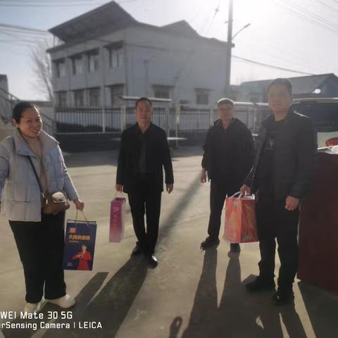 粮食和物资服务中心领导赴西耿村调研指导工作
