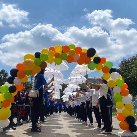 筑梦新时代  争做好少年 ——丹凤小学一年级新生入学仪式