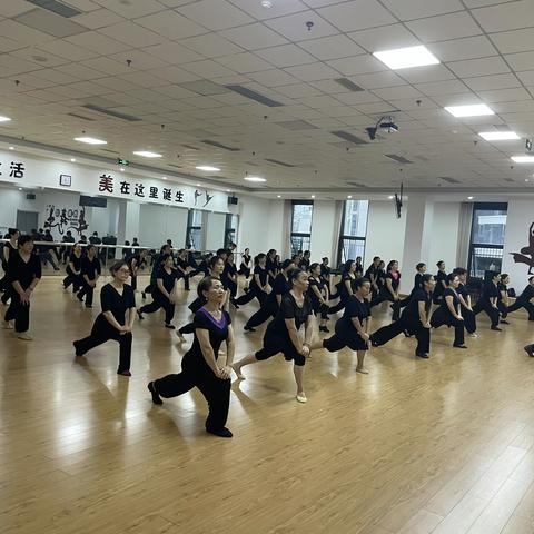 秋高气爽正当时，喜迎学员携手归 ——遂宁市老年大学秋季开学第一课