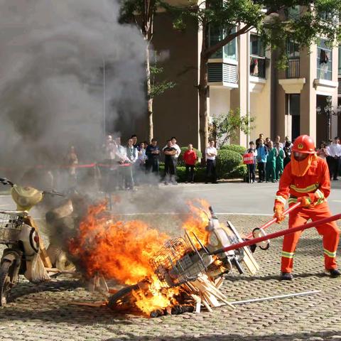马尾区住建局组织开展物业小区消防应急演练筑牢居民安全防线