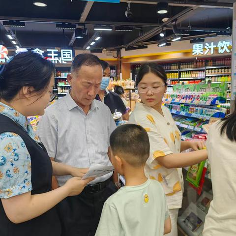 中国民生银行国际华城社区支行金融知识进商圈活动走进超市