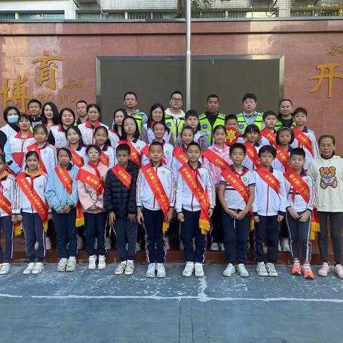 家校携手 ﻿为爱“站岗” ——东莞市南城阳光第三小学605班家长护岗日