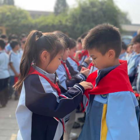 “学习二十大争 做新时代好少年”黄湾小学入队仪式暨建队日主题活动