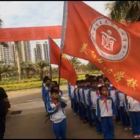 祭扫烈士碑，缅怀革命情