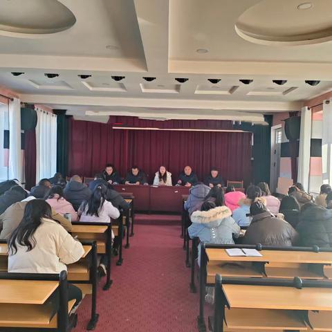靖边县第五小学组织学习学校常规管理解读活动
