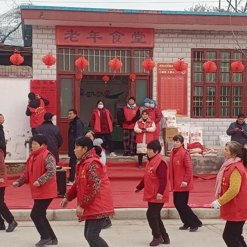 食韵悠长，老年食堂情暖夕阳