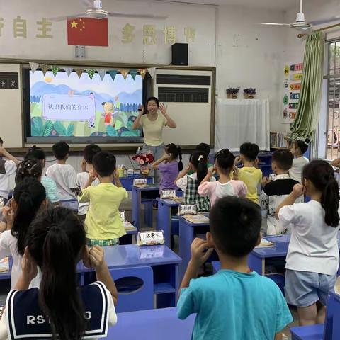 一规一矩养正气，一言一行促成长 ——柳州市鱼峰山小学一年级常规验收