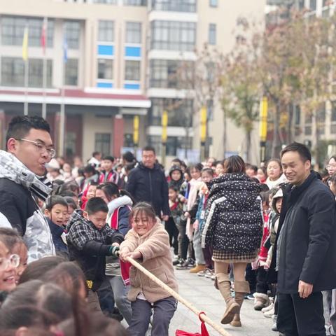 凝“绳”聚力 “童”彩飞扬——澧州实验小学2023年冬季拔河比赛