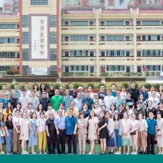 水本无华，相荡成涟漪；石本无火，相击发灵光