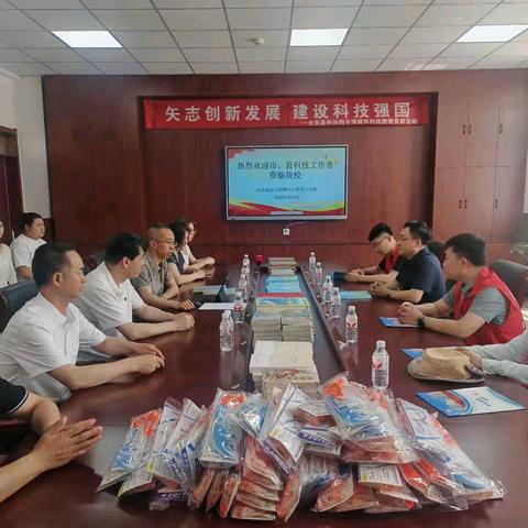 失志创新发展，建设科技强国 ——台安县科协图书捐赠与市科协大篷车系列活动在我校开展