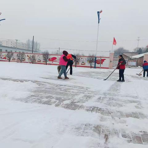 以雪为令齐出动，清雪保畅迎佳节
