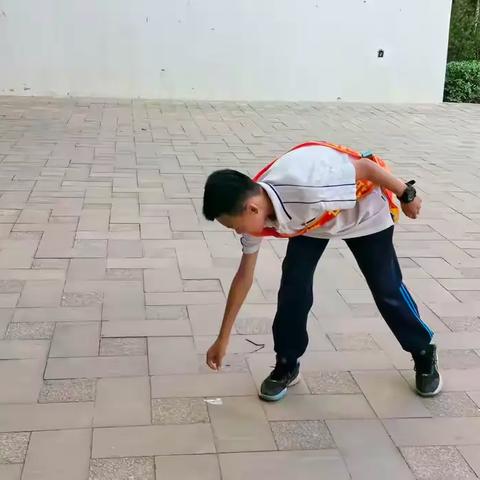 【秦都】咸阳高新领航学校小学部开展清捡垃圾主题活动