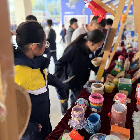 【秦都】咸阳高新领航学校 开展“旧物利用，变废为宝”作品展示活动
