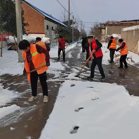 干群齐上阵   清雪暖民心