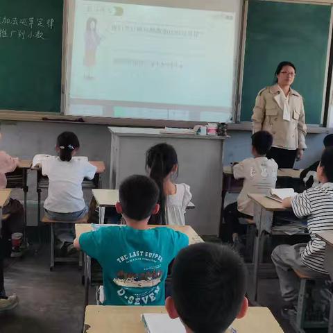 “数”海扬帆 “学”以致远——中心小学数学教研活动纪实