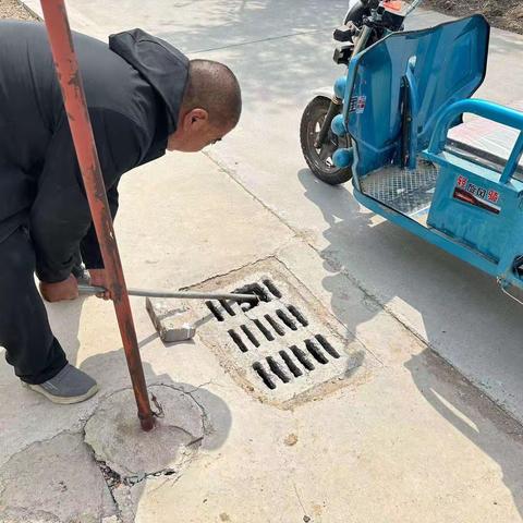 姜家村更换下水道井盖