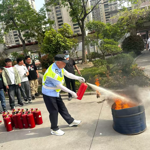 “灭火器操作实战秀，校园安全共守护”—建平实验小学开展灭火器使用消防演练活动