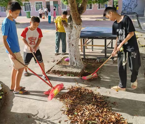 “熹微”社会实践队走进禾塘坡小学