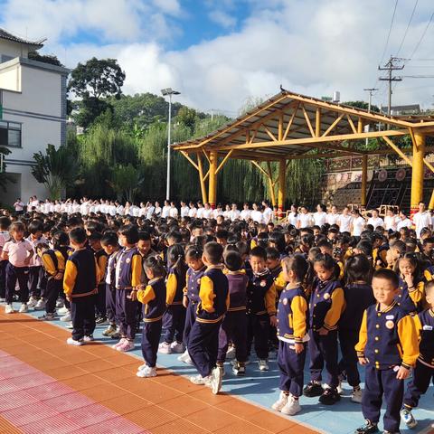 “防震避震暨防踩踏”应急演练活动——景东县第二幼儿园