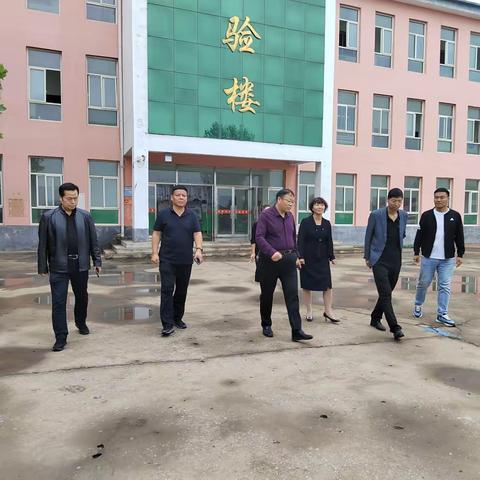 关爱学生，幸福成长——临漳县南东坊镇中心校育才小学迎教体局四查四评