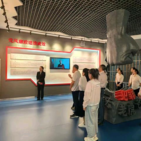 扎兰屯市第六中学党支部开展“深入贯彻中央八项规定精神学习教育”主题党日活动