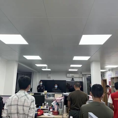 凤凰社区开展布吉街道疫情防控检查暨出租屋分类分级管理集中扫楼、安全生产检查专项行动