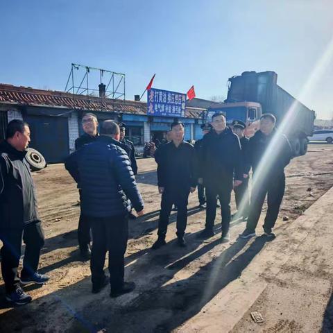 街村联动整治 加强路域治理