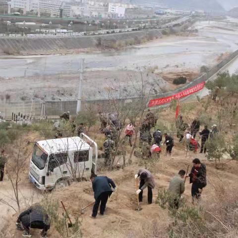 春风化雨润山川 劳模林里增新绿