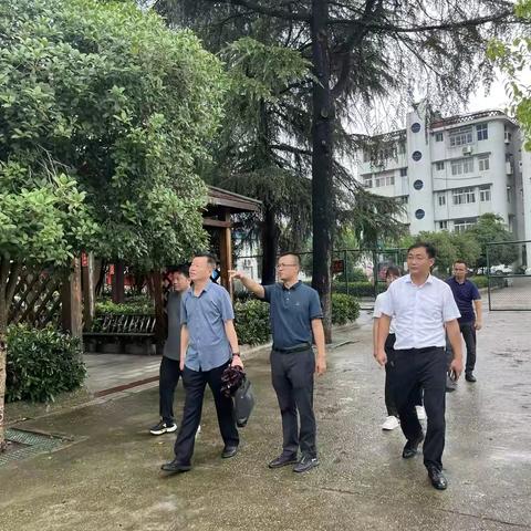 随县教研室到安居镇中心学校督查安全工作￼