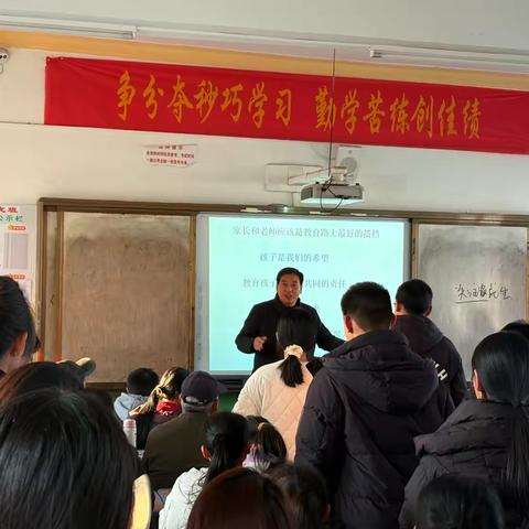 凝心聚力析学情 家校携手促成长——安居镇中心学校召开九年级学情分析家长会