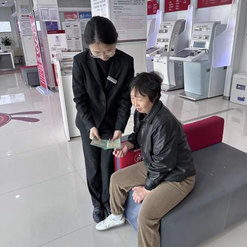工银爱相伴 情暖重阳节 工行镇雄支行持续开展敬老活动