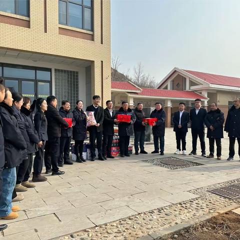 岁末寒冬情意浓 殷殷关怀抚人心