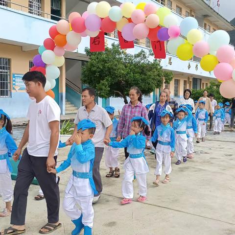 “开笔启蒙，立德明志”  ——  宜州区北山镇板敢小学一年级开笔礼