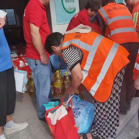 【讲文明 树新风】东苑社区党委开展“关爱马路天使 情暖保洁人员”—活动