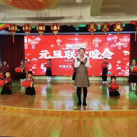 “嘉年盛世·万事兴龙”赤峰市政府机关幼儿园大六班新年联欢会