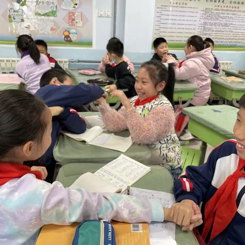 精彩的课间活动 ——潘南小学三年级三班习作体验掰手腕纪实