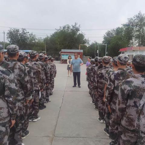 少年强则国强--144团中学组织六年级毕业生开展国防教育实践活动