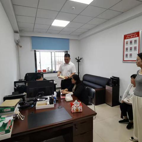 西安市临潼区司法局局长谈永平来临潼区公证处检查调研公证工作