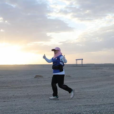 戈壁徒步精神永远激励我——毛喜玲 2023年“领袖生态圈·行走的力量”征七戈壁挑战赛感悟分享